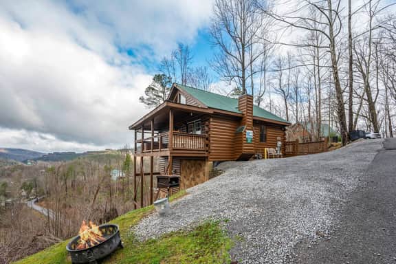Gatlinburg Hideaway - Image 2